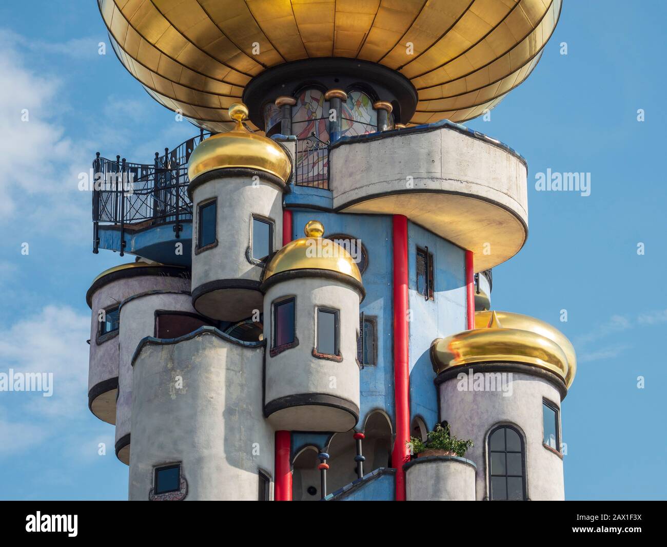 Hundertwasserturm Kuchlbauer, Abensberg, Bayern, Deutschland | Hundertwasser-Tower Kuchlbauer, Abensberg, Bavière, Allemagne Banque D'Images