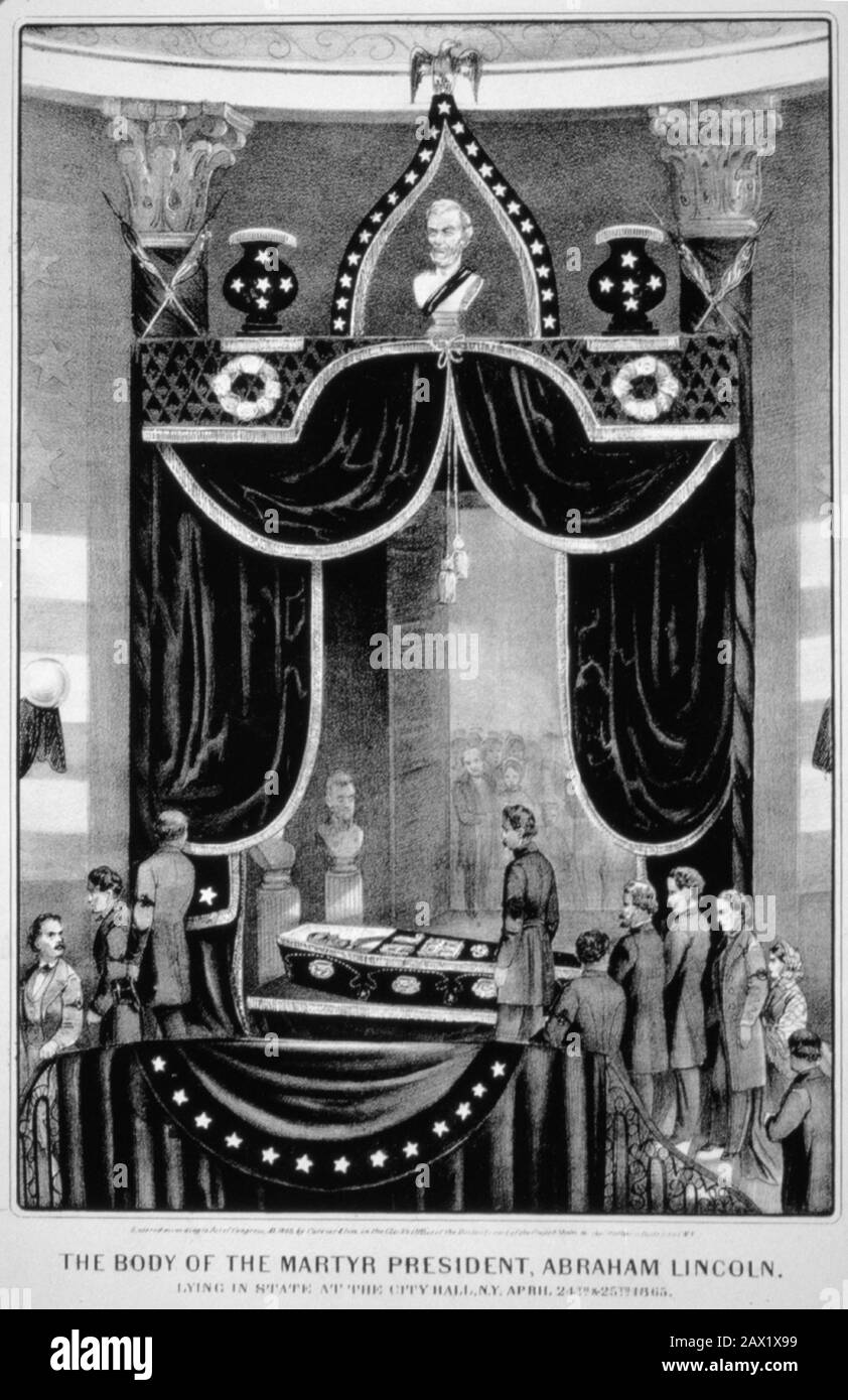 1865 , 24 avril , WASHINGTON , DC , USA : Le président américain ABRAHAM LINCOLN ( 1809 - 1865 ). Funérailles du président Abraham Lincoln , le corps qui se trouve dans l'état à l'Hôtel de Ville - Presidente della Repubblica - Stati Uniti - USA - Abramo - funerale - catafalco - luto - corteo --- Archivio GBB Banque D'Images