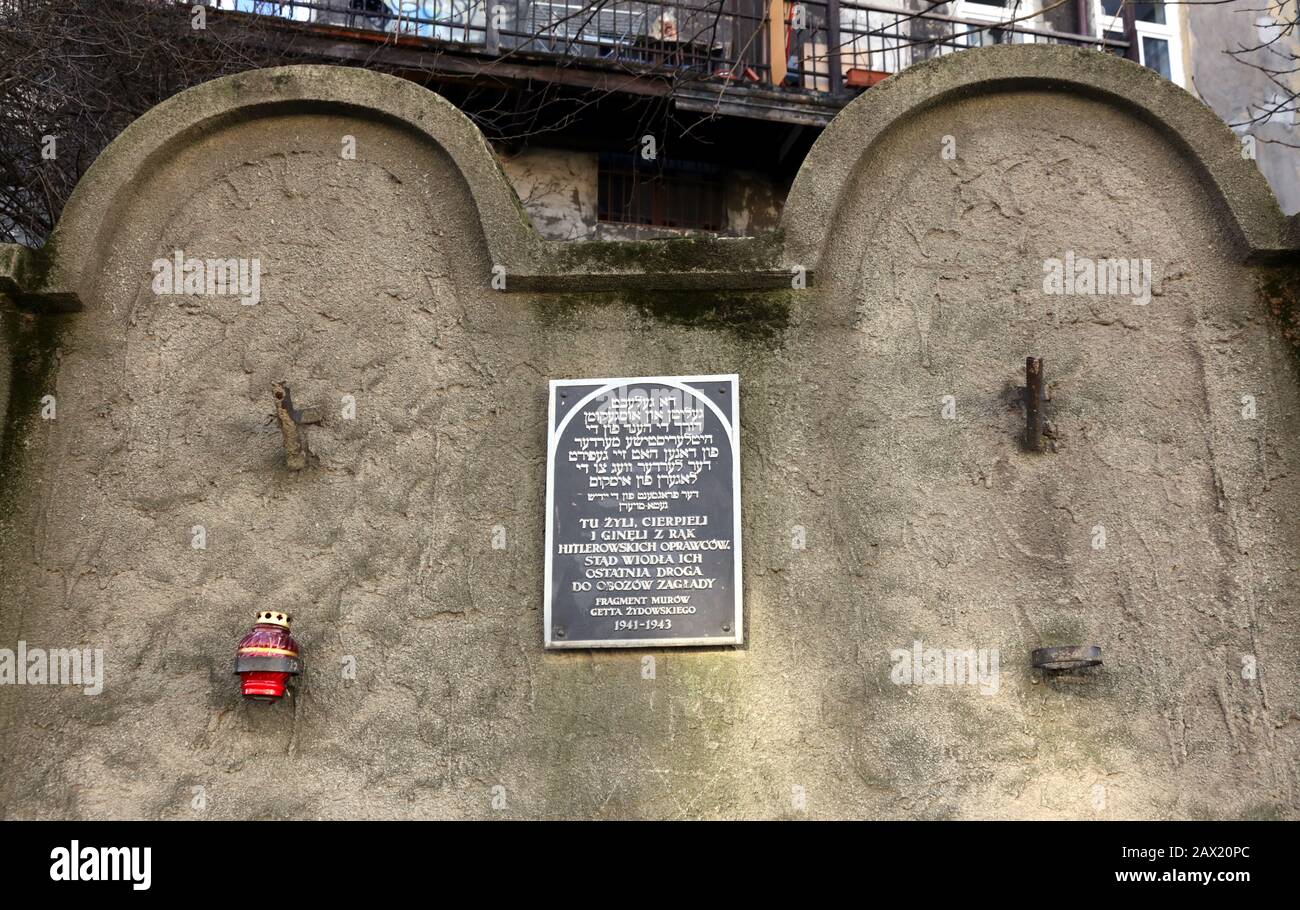 Cracovie. Cracovie. Pologne. Ancien ghetto de Cracovie dans le quartier de Podgorze. La dernière section restante du mur ghetto original à la rue Lwowska. Banque D'Images