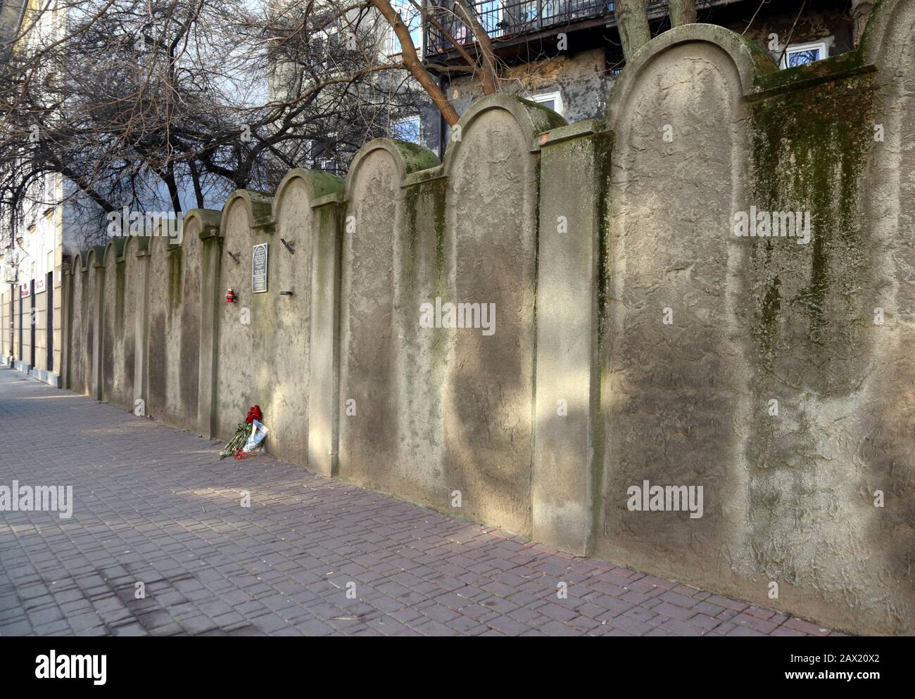 Cracovie. Cracovie. Pologne. Ancien ghetto de Cracovie dans le quartier de Podgorze. La dernière section restante du mur ghetto original à la rue Lwowska. Banque D'Images