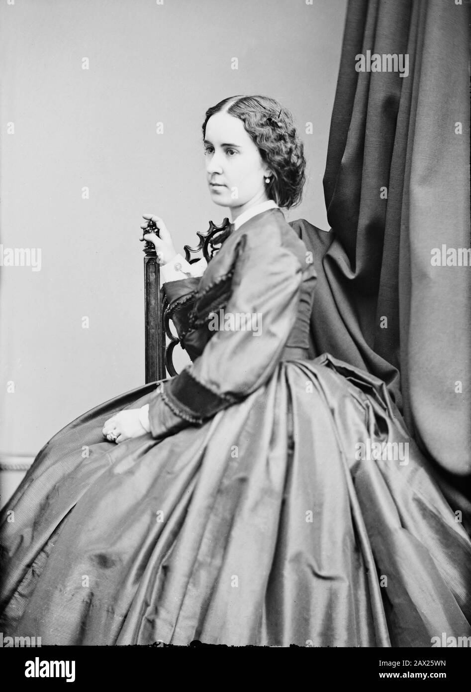 1865 CA , États-Unis : l'opéra américain célèbre Diva CLARA LOUISE KELLOGG ( 1842 - 1916 ) . Photo par Brady - OPERA LIRICA - DIVA - DIVINA - OPERA LIRICA - MODE - MODA - '800 - Ardrops - orecchini --- Archivio GBB Banque D'Images