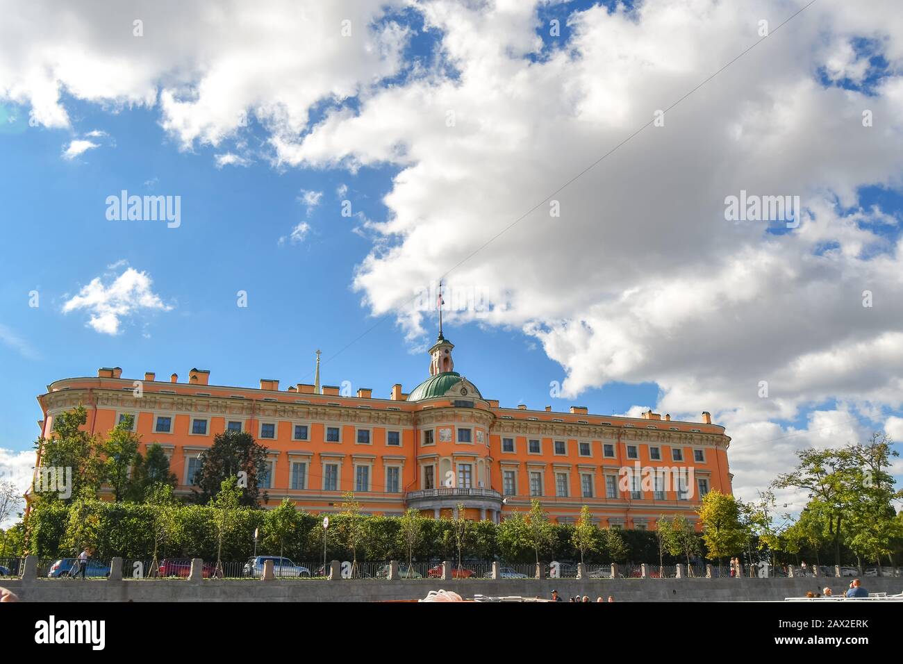 Le château de Saint-Michel, également appelé château de Mikhaïlovsky ou château d'ingénieurs, est une ancienne résidence royale au centre de Saint-Pétersbourg en Russie Banque D'Images