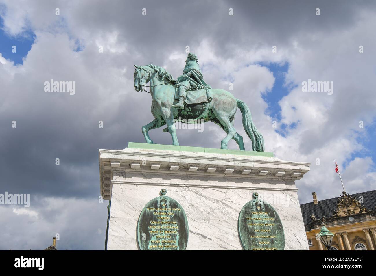 Sculpture de Frederik V à cheval à la place d'Amalienborg à Copenhague, Danemark. Banque D'Images