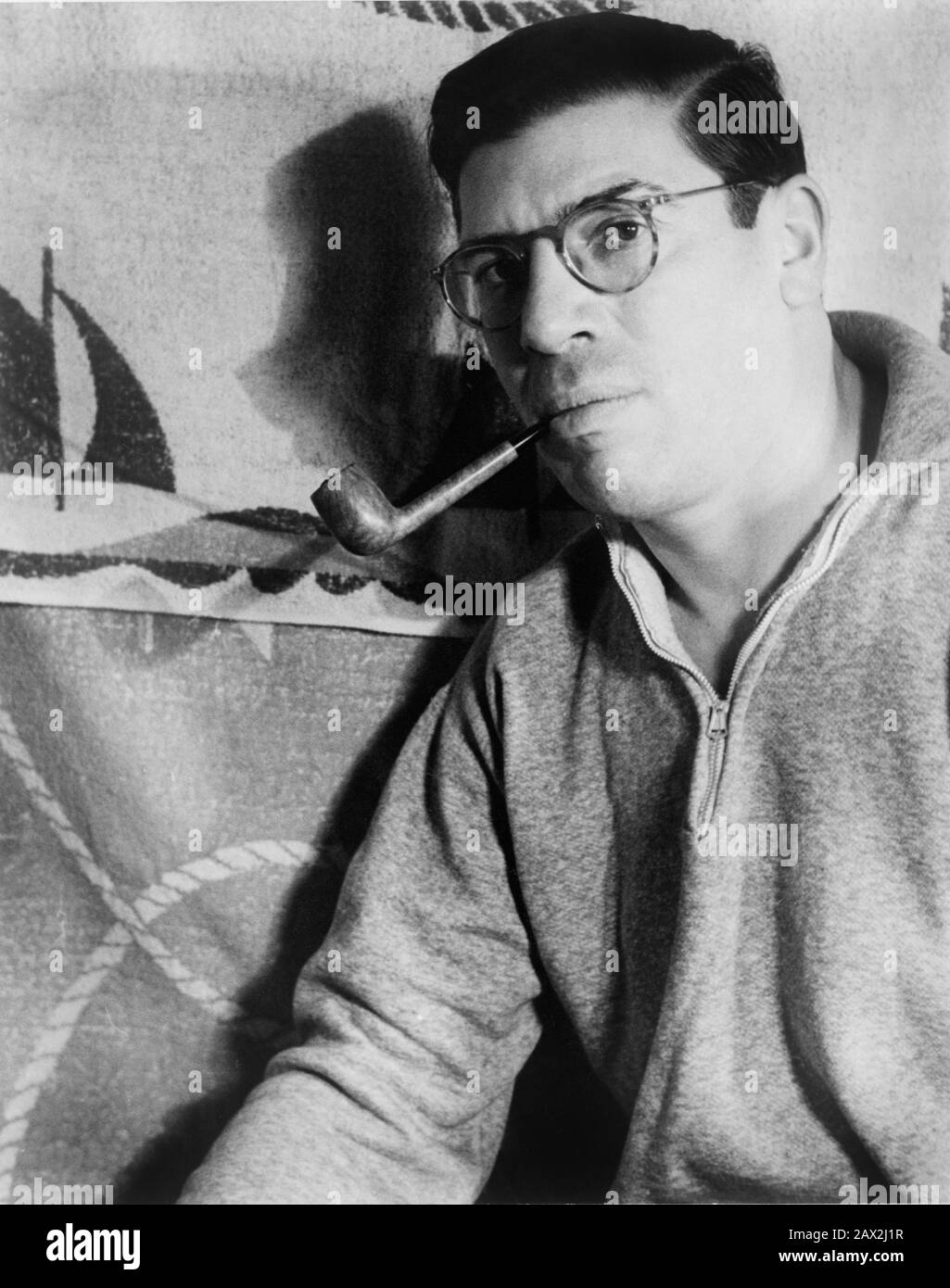 1937, États-Unis : Paul William Gallico (1897 – 1976) a été un romancier américain réussi, un écrivain de courte histoire et de sport. Bon nombre de ses œuvres ont été adaptées pour les images de mouvement. Il est peut-être mieux rappelé pour La OIE des neiges , son seul vrai succès critique, et pour le roman L'aventure Poseidon , principalement par l'adaptation du film de 1972 . Photo de Carl Van Vechten ( 1880 - 1964 ) Gallico est né à New York. Son père était le célèbre pianiste de concert italien, compositeur et professeur de musique Paolo Gallico (Trieste, 1868 - New York, 1955) et sa mère, Hortense Erlich, venait d'Autriche ; ils Banque D'Images