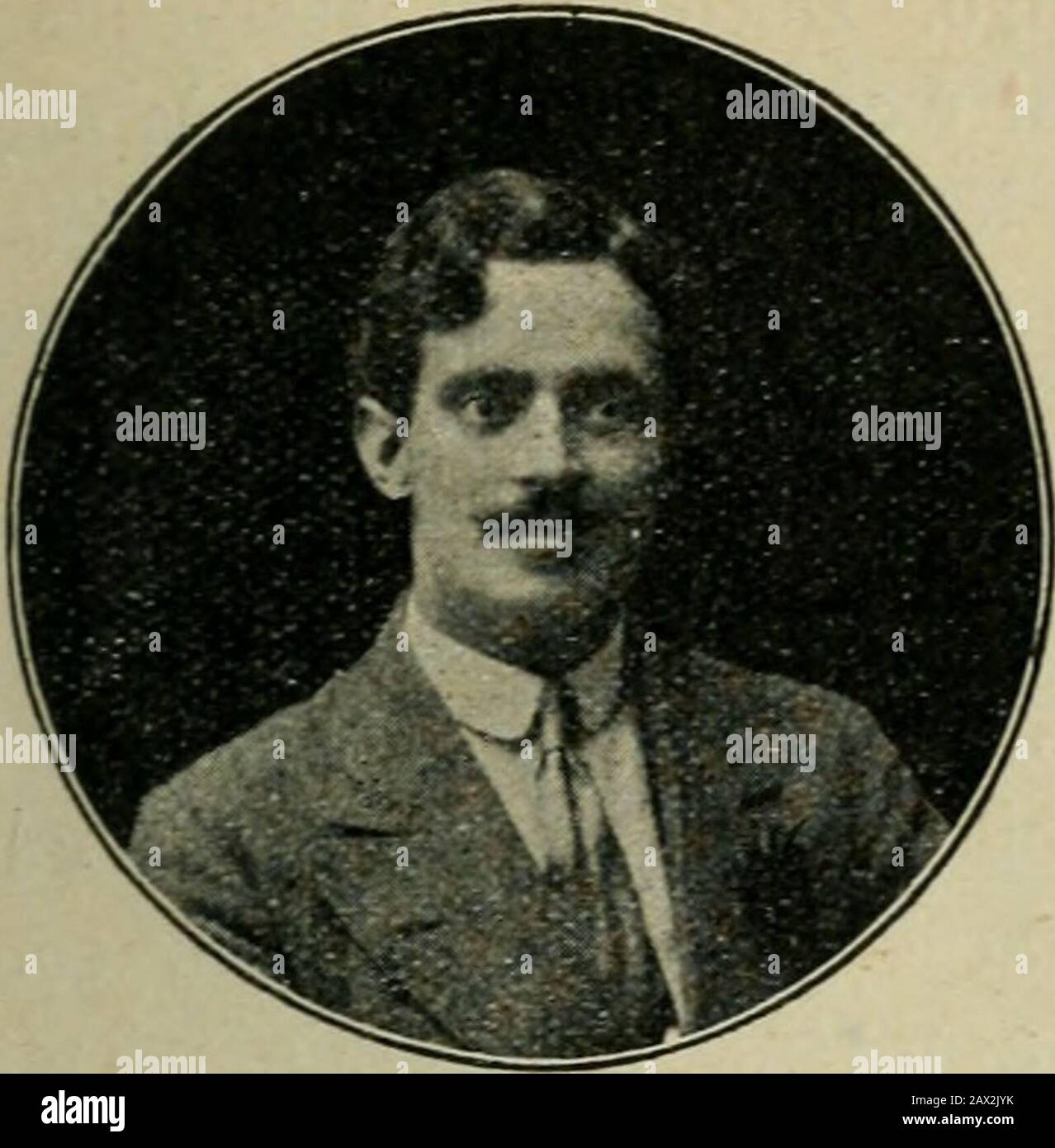 EM marcha para a 2 aincursão; da concentriação ao erguer do bivaque de Soutilinho da Raia para o ataque a ChavesCroquis das plantas das marchas e combates desenhados pelo alferes Alberto Bra . 3 S M i cabello e bigode pretos, que as neves da vida omeçavam de pratear, uma serenidade embrechadanuma energia e numa concurrence afeita ás pugnas PRIMEIRECONTROS DA COI.UMNA SOUZA DIAS 167. José Alexandre Duartede Miranda coloniaes, UM dos va-lorosos combatentesdo Cuamato — o CA-pitão Mário de SouzaDias, Oito horas durouessa penosa marcha,entortada de acla-mações e do fogo ini-migo, cruzada pelas Banque D'Images