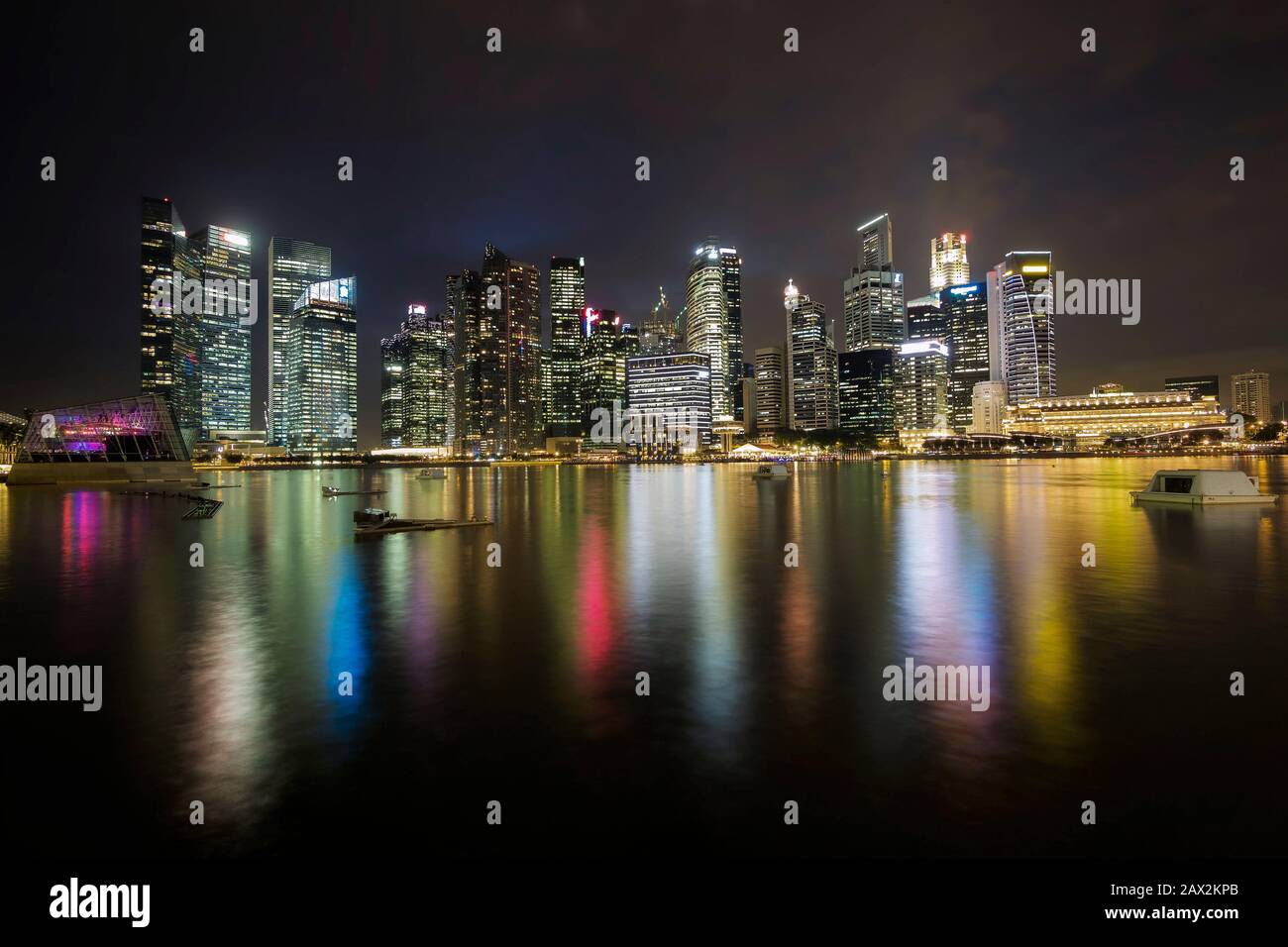 Singapore city skyline at night. Banque D'Images