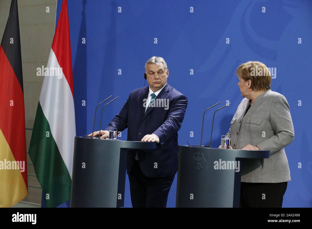 Berlin, Allemagne. 10 février 2020. Berlin: La chancelière Angela Merkel et le Premier ministre hongrois Viktor Orbán lors de la conférence de presse à la Chancellerie fédérale. (Photo De Simone Kuhlmey/Pacific Press) Crédit: Pacific Press Agency/Alay Live News Banque D'Images