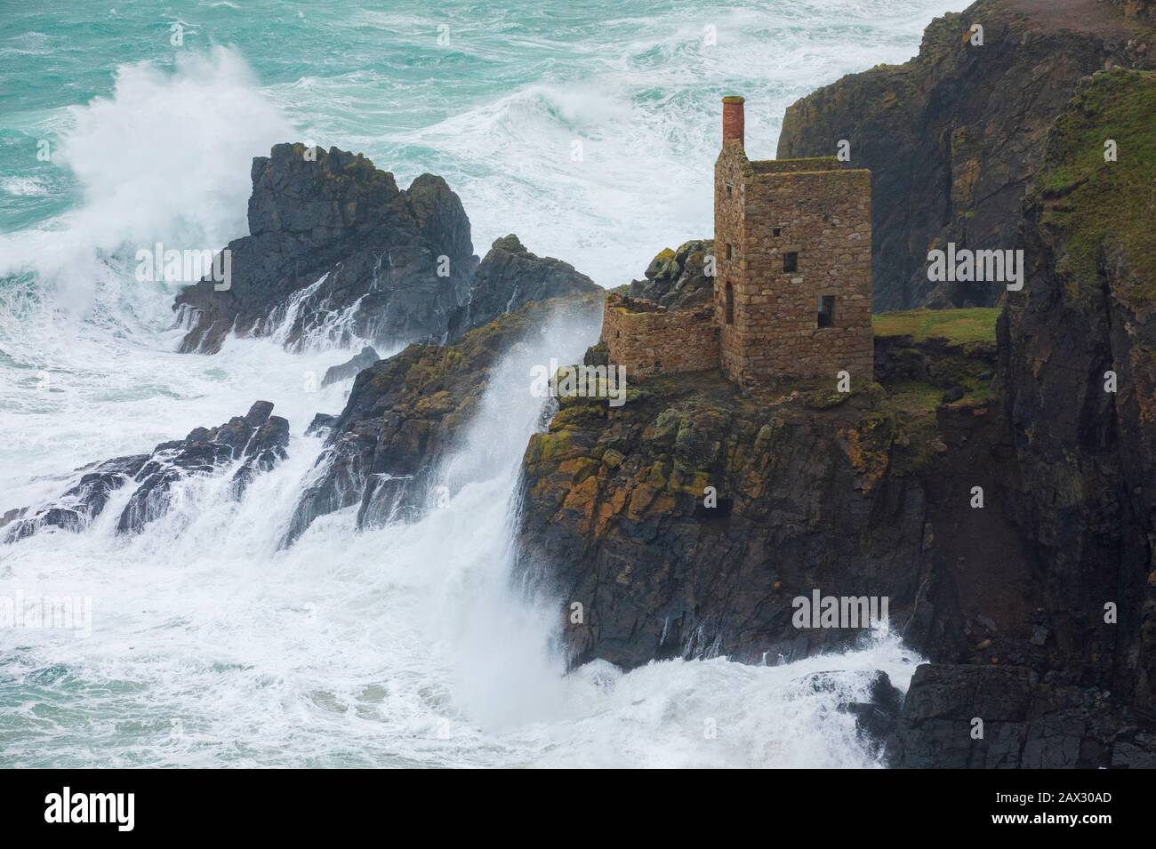 Storm Ciara à la Cornouaille de Crowns Botallack Banque D'Images