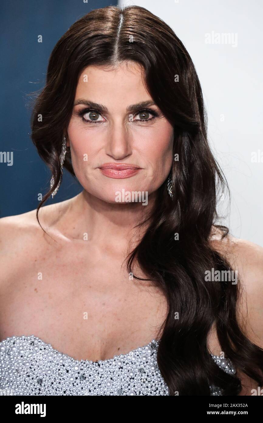 Beverly Hills, États-Unis. 9 février 2020. Beverly HILLS, LOS ANGELES, CALIFORNIE, États-Unis - FÉVRIER 09: Idina Menzel arrive au salon De La Vanité 2020 Oscar Party tenu au Wallis Annenberg Center for the Performing Arts le 9 février 2020 à Beverly Hills, Los Angeles, Californie, États-Unis. (Photo De Xavier Collin/Image Press Agency) Crédit: Image Press Agency/Alay Live News Banque D'Images