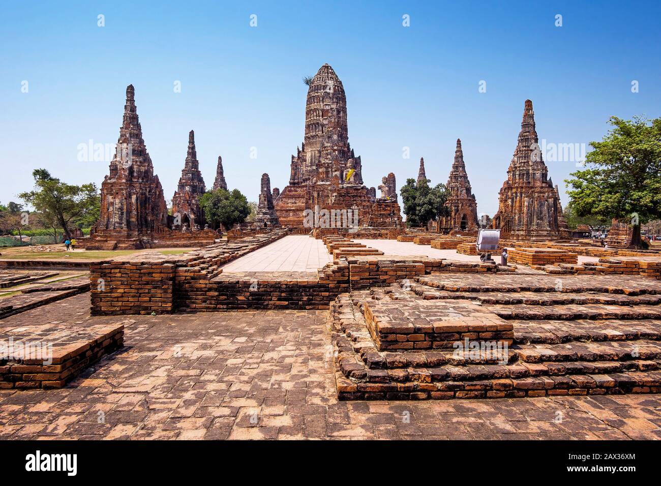 Parc historique d'Ayutthaya, Thaïlande, vue sur le temple Wat Chaiwatthanaram. Banque D'Images