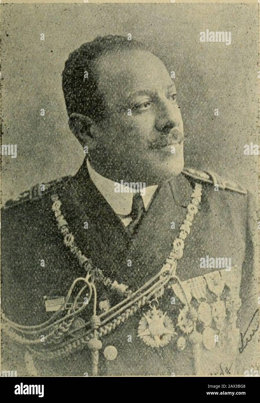 EM marcha para a 2 aincursão; da concentrição ao erguer do bivaque de Soutilinho da Raia para o ataque a ChavesCroquis das plantas das marchas e combates desenhados pelo alferes Alberto Bra . monte com oestudo da marcha a fazer, e barcos promettidos. Coma ordem do commandante. Redobra o homasmo Ciactividade. Tinham 20 homens, e precisavam de 200; ti-nham 71 armas, sob palavra, e requitavam pagaressas e comprar mai 129. Homens habvia, e haviaarmas, via-se portanto ser viável o acto revolucio-nário. Comme revoluções, porém, não se fazem sem di-nheiro, côme a vida das personagens do romantismo. Banque D'Images