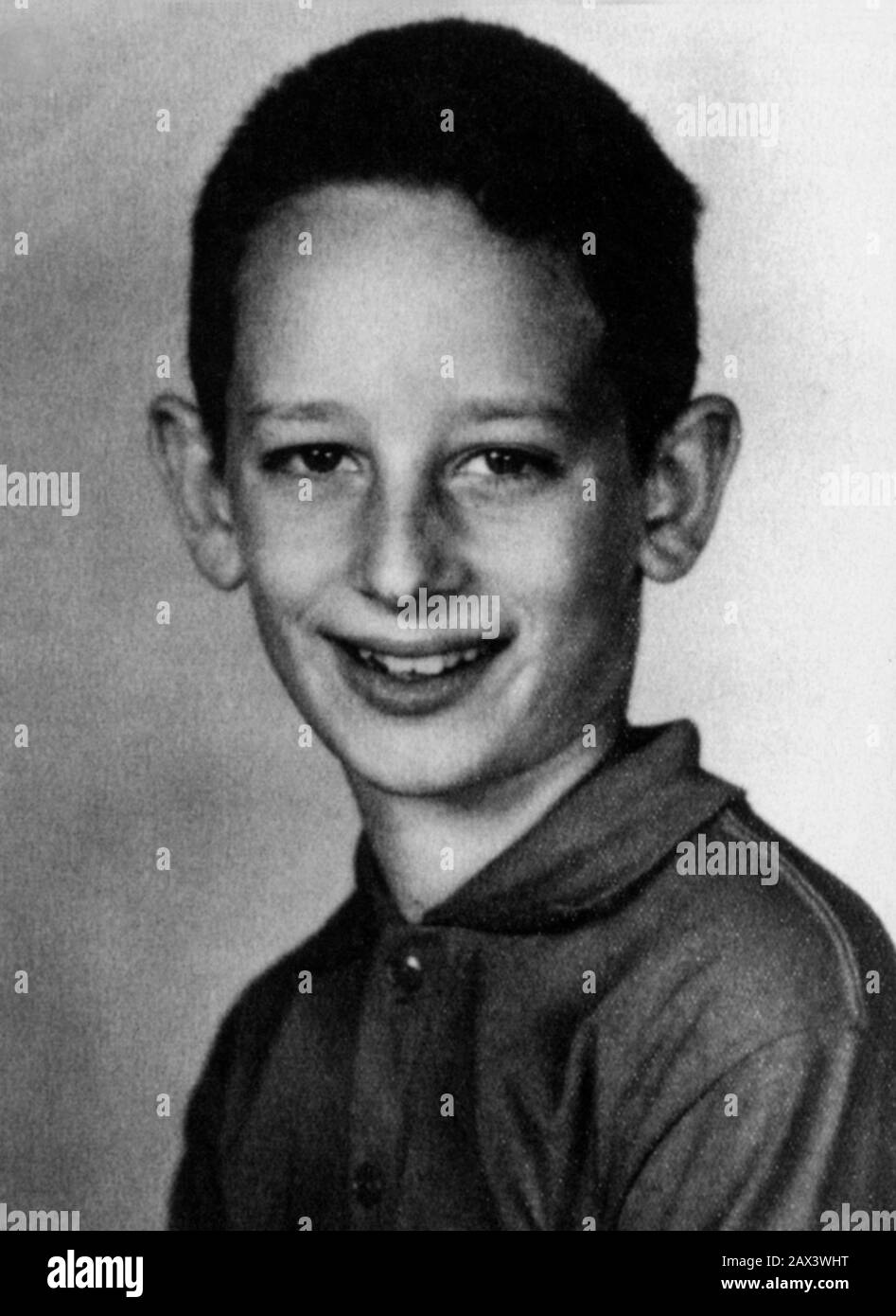 1954, New Jersey , États-Unis : le réalisateur et producteur américain STEVEN SPIELBERG ( né le 18 décembre 1946 à Cincinnati ) Quand était un petit enfant de 8 ans à l'école - FILM - TEATRO - CINÉMA - personnalités personnalité quand étaient jeunes garçons petits enfants - enfant - enfance - infanzia - personalità da piccoli piccolo piccola da bambini bambinino da giovane giovani - sorriso - sourire - orecchie a sventola - OREILLES ---- PAS POUR L'UTILISATION DE GADGETS ----- PAS POUR L'UTILISATION DE PUBBLICITARY ----NON POUR L'UTILISATION DE USO PUBBLICITARIO ---- ARCHIVIO GBB Banque D'Images