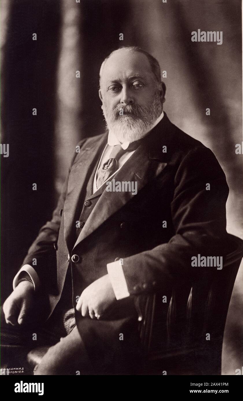 1910 CA, Londres , Angleterre : le roi ÉDOUARD VII ( Londres 1841 - 1910 ) fils de la reine Victoria ( Vittoria , 1819 - 1901 ) . Photo de Edissonnas and Taponier - REALI - ROYALTIES - nobili - Nobiltà - noblesse - GRAND BRETAGNA - GRANDE-BRETAGNE - INGHILTERRA - EDOARDO VII - WINDSOR - Maison de Saxe-Coburg-Gotha - FAMILLE ROYALE - FAMIGLIA REALE - cravate - cravatta - col - coletto - fermacatta - PIN - barbe - barba - uomo anziano vecchio - ancien homme - Regina Vittoria - BELLE EPOQUE -- ARCHIVIO GBB Banque D'Images