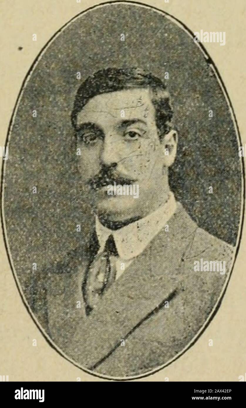 EM marcha para a 2 aincursão; da concentriação ao erguer do bivaque de Soutilinho da Raia para o ataque a ChavesCroquis das plantas das marchas e combates desenhados pelo alferes Alberto Bra . y da Camará;mas chegou a Orense alcançar os 2 camionse de Montiá. — Bonito !,. — exclamou Ruy da Camará,dando com os punhos nas fontes — Bonito!,. Oscamions pela estrada de Monforte, quando nós fize-mos uma denuncia de que esta noite devia passarpor ali contrabando darmas! — E agora? — preguntou, pcnalisado, EduardoMaia. — Agora é pegar-lhe com um trapo quente! Márais p Banque D'Images