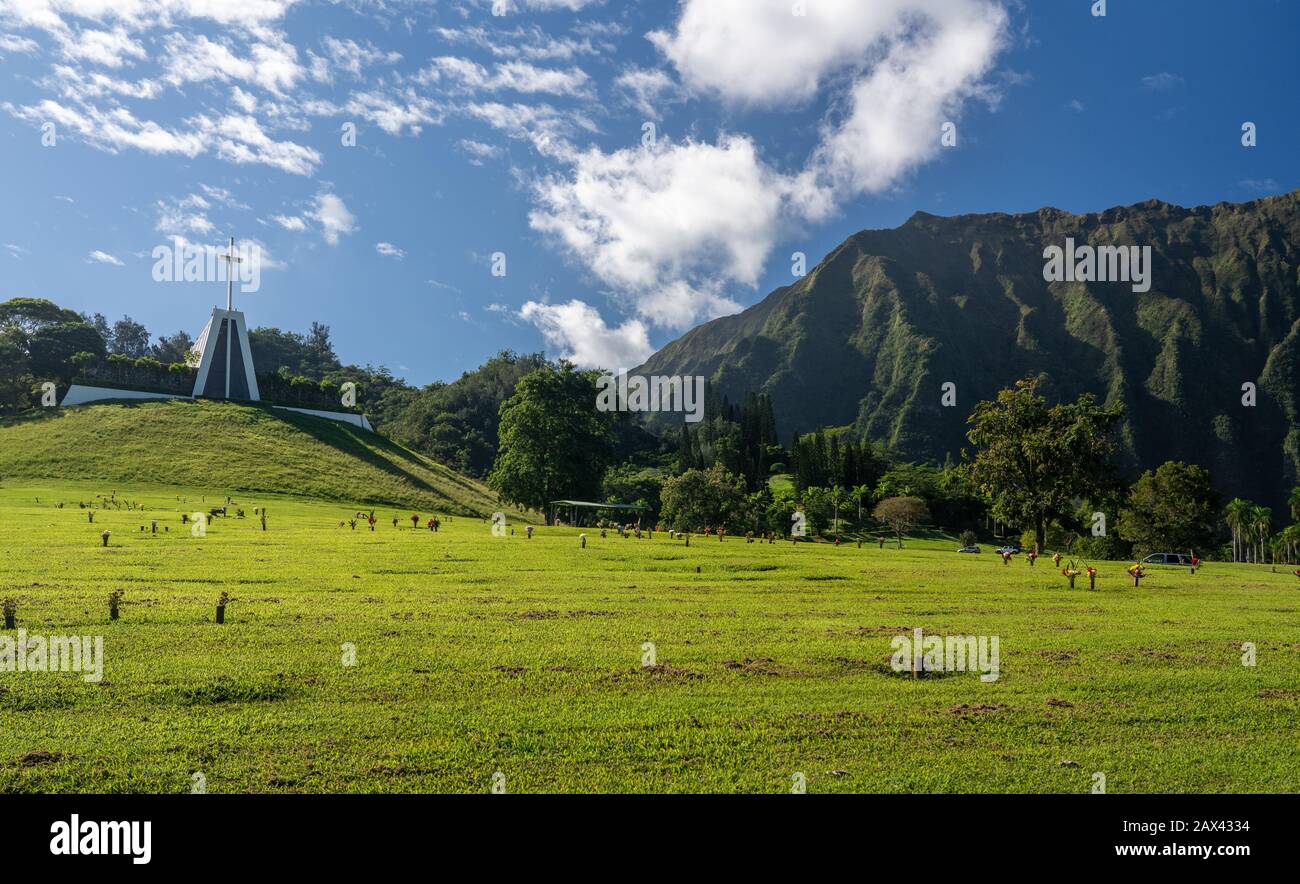 Église ou chapelle moderne dans le cimetière de la vallée des temples à Oahu, Hawaï Banque D'Images