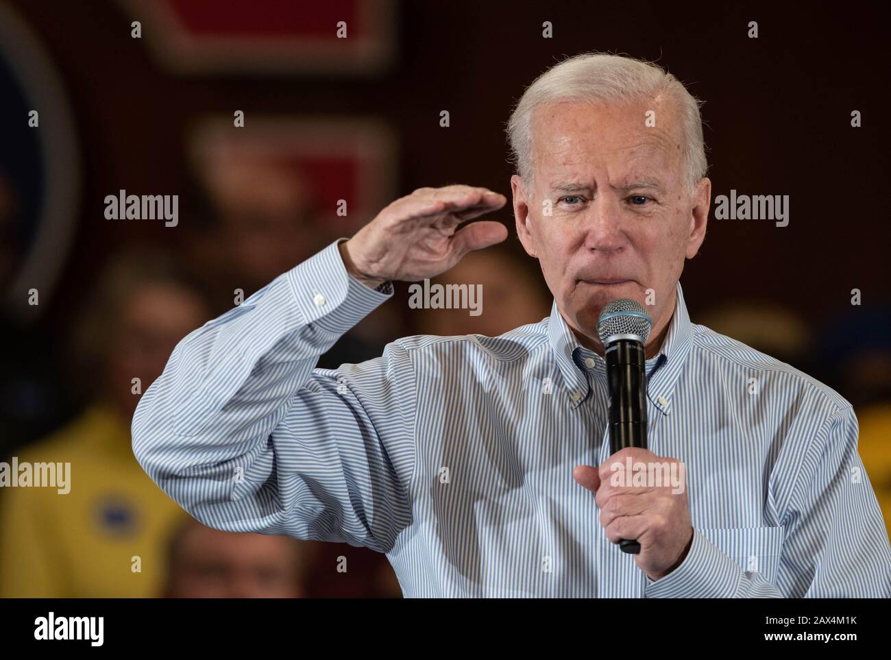 L'ancien vice-président américain Joe Biden campagne à Hampton, N.H., aux États-Unis, le 9 février 2020, pendant le primaire présidentiel du New Hampshire. Banque D'Images L'ancien vice-président américain Joe Biden campagne à Hampton, N.H., aux États-Unis, le 9 février 2020, pendant le primaire présidentiel du New Hampshire. Banque D'Images