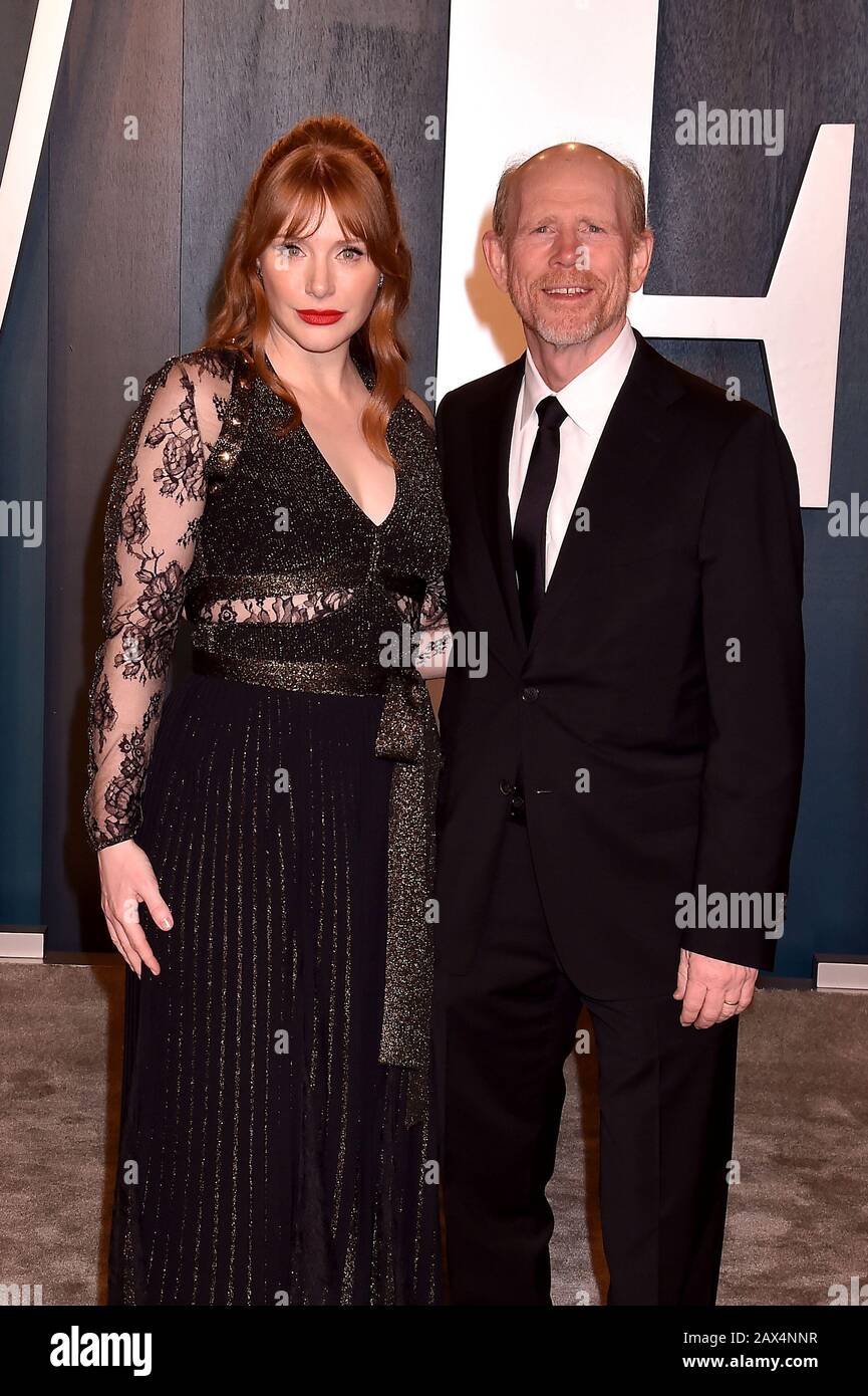 Beverly HILLS, CA - FÉVRIER 09: Bryce Dallas Howard et Ron Howard assistent à la Vanity Fair Oscar Party 2020 organisé par Radhika Jones au Wallis Annenberg Center for the Performing Arts le 24 février 2019 à Beverly Hills, Californie. Banque D'Images