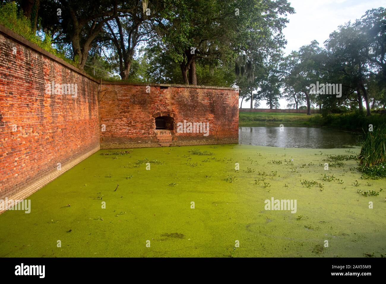 Les murs et la lune de Ft Jackson, Louisiane, dans le delta du fleuve Mississippi Banque D'Images