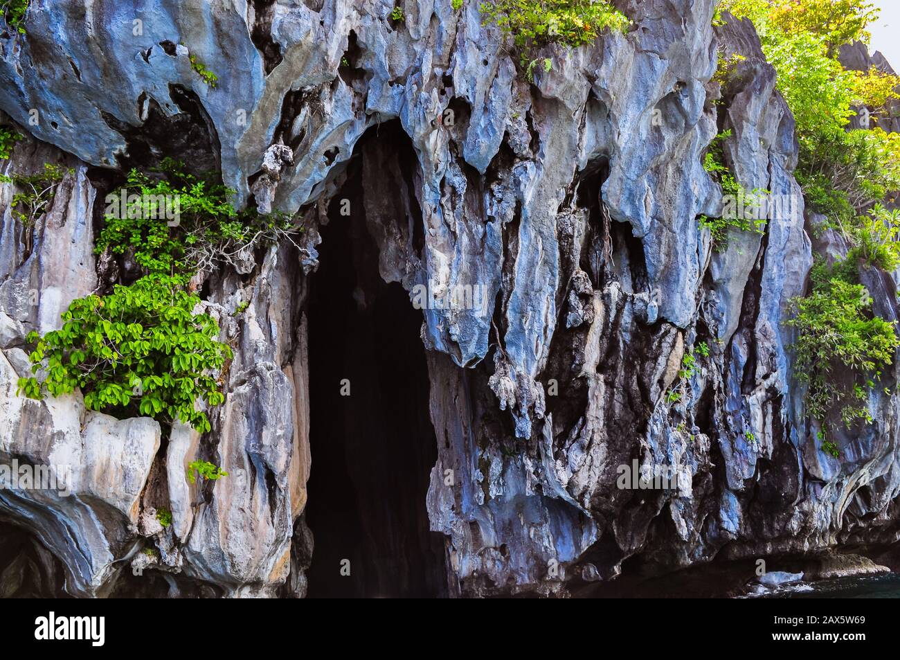 Formation de roches calcaires « Cathedral Cave » - Ile de Pinasil, El Nido, Palawan, Philippines Banque D'Images