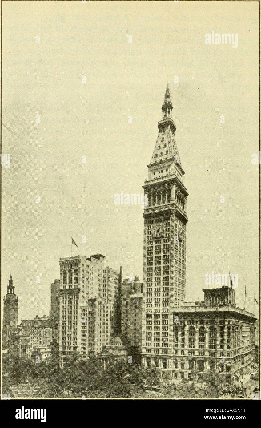 Valentine's City of New York; un guide, avec six cartes et cent soixante photos pleine page . inutesAfter dix, il était sur le point de saluer ce qui était après tout l'inspiration de toute sa carrière. Trente mille hommes avec tout leur équipement, du mortier de tranchée Airplaneto, de la limousine du personnel à l'éléphantinetruck, du howitzer graisseux au mitrrail-leuse, du chargeur des généraux aux piliers gargantuan qui ont attiré les armes, pendant trois heures et une demi-fois, ils ont déménagé sans cesse de revoir le stand atEighty-deuxième rue. Ils ont quitté la 110ème rue au coup de 10 Banque D'Images