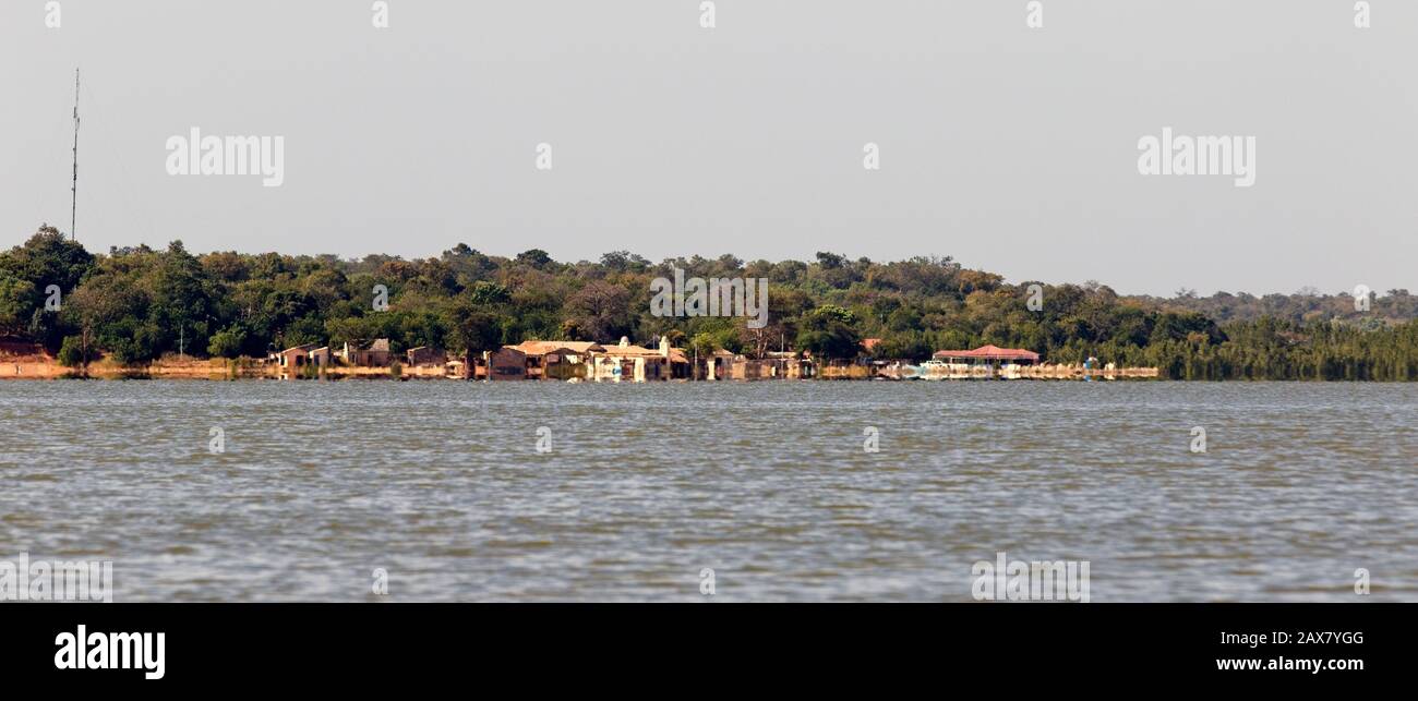 Camp de Tendaba de l'autre côté de la rivière Gambie, Gambie. Banque D'Images