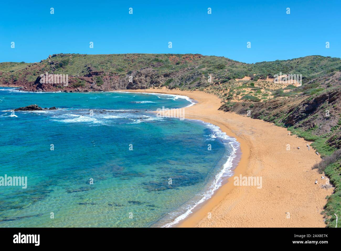 Vue de la plage de Cala Cavalleria à Minorque, Îles Baléares, Espagne Banque D'Images
