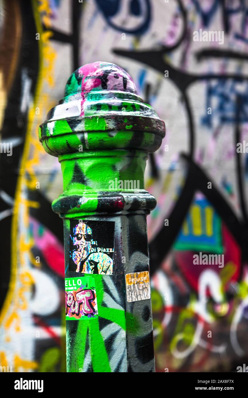 Ruelle latérale de Graffiti art à Hosier Lane, dans hipster Melbourne, Australie... souvent appelée « la capitale mondiale du pochoir ». Banque D'Images
