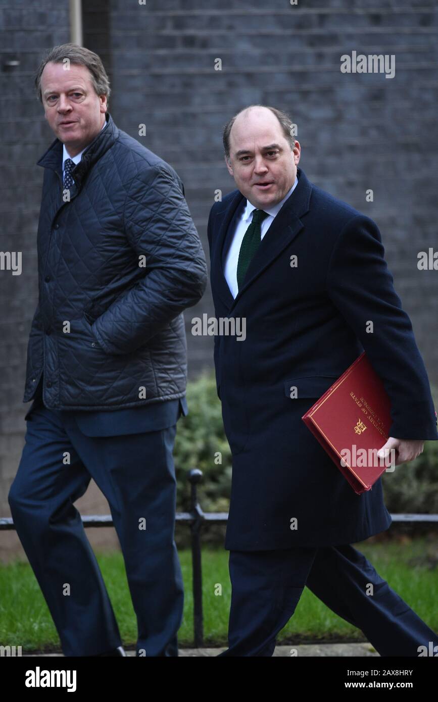 Le secrétaire d'État à l'Écosse, M. Alister Jack (à gauche), et le secrétaire à la Défense, M. Ben Wallace, arrivent à Downing Street, à Londres, pour une réunion du Cabinet. Banque D'Images