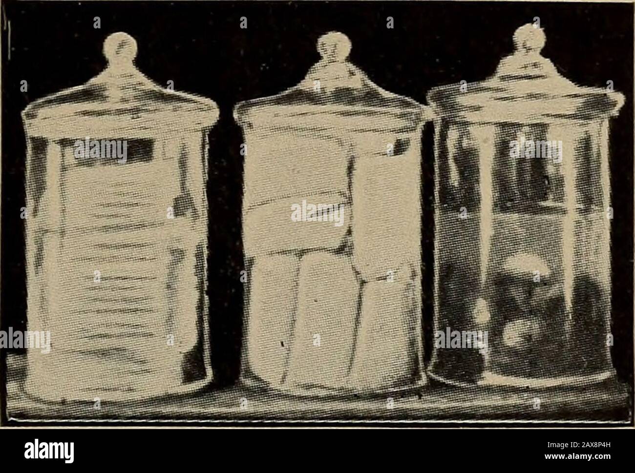 Technique chirurgicale aseptique, avec référence spécifique aux opérations gynæcological . Fig. 1.—plats en verre.. Fig. 2.—serviettes Stérilisées en solution carbolique à trois pour cent. Fig. 3.—coton stérile dans un bol en verre. Fig. 4.—Éponges dans une solution d'acide carboxylique à trois pour cent. Banque D'Images