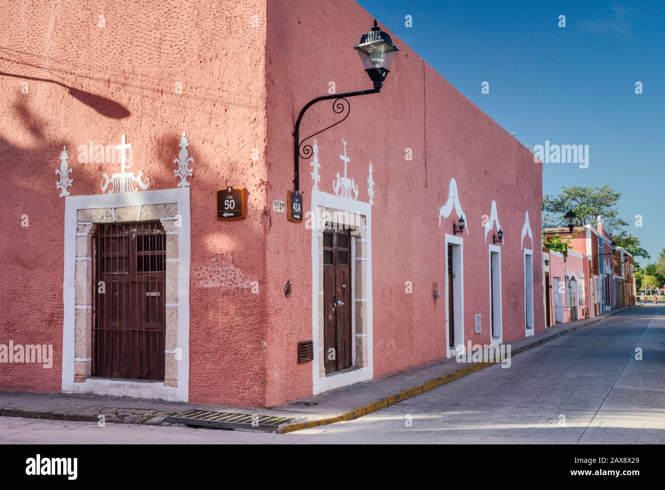 Maisons historiques de la Calle 41 A (Calz de los Frales) à Valladolid, État du Yucatan, Mexique Banque D'Images