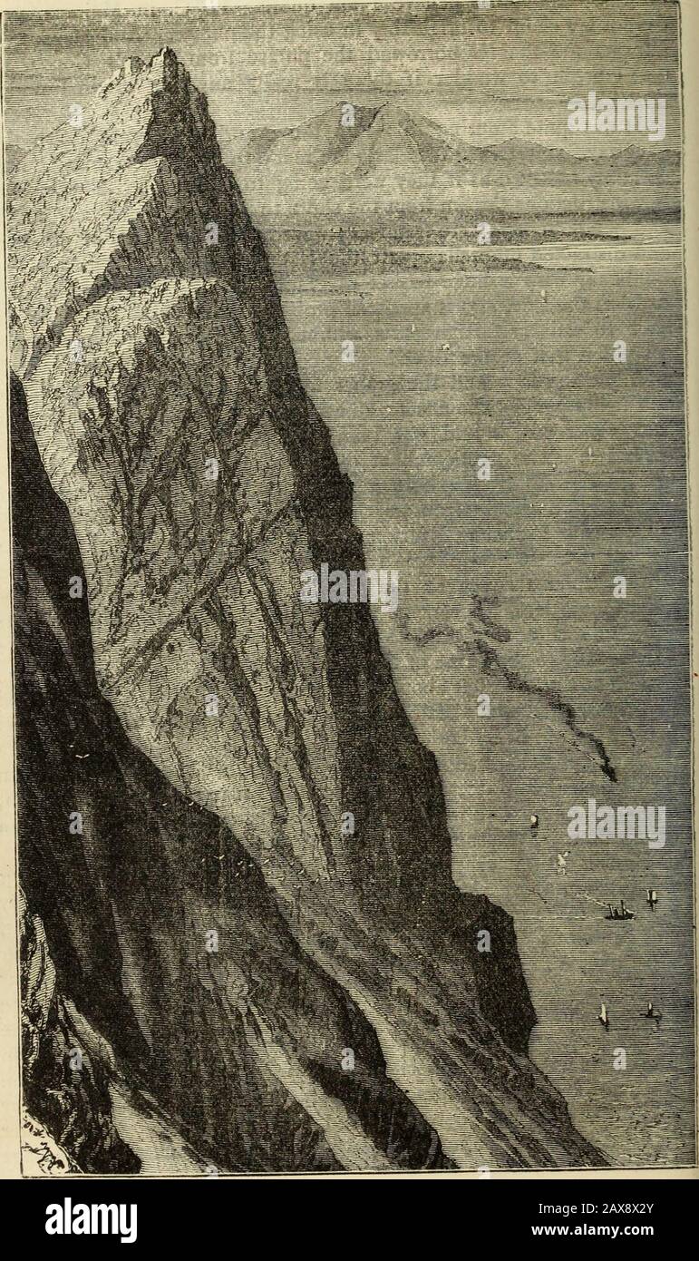 L'Argosy . plus tôt si nous avions mis le pied à bord que la pluie a cessé. Nous l'avons acceptée dans un esprit d'optimisme, et une fois de plus, nous l'avons bien fait. Nous avons à peine vu la pluie encore, ou même acloud, jusqu'à ce que nous revenions en Angleterre. Après avoir réglé de manière satisfaisante nos logements, la prochaine chose était de choisir nos endroits dans le salon. En cela, nous avons été tout aussi chanceux : tant qu'il semblait que si l'inspiration, pas l'accident, ha^ nous a guidés. Il y avait deux longues tables au centre et quatre petites de chaque côté. Nous avons choisi l'une des petites, et notre arté de six n'a trouvé qu'une chose à regretter: Que le jour doit Banque D'Images