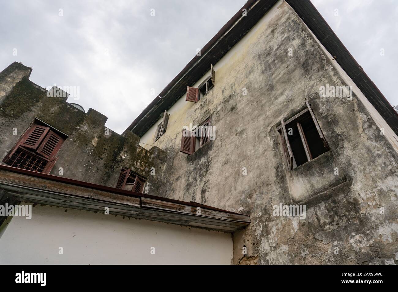 Vieux fort colonial allemand Deutsch à Bagamoyo partie historique de la ville près du Dar Es Salaam sur la côte de l'océan Indien. Banque D'Images