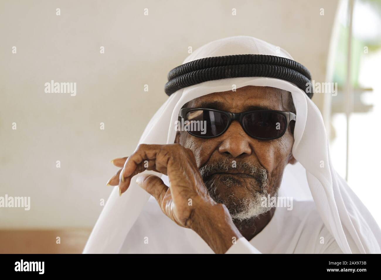 Vieux pêcheur d'Emirati sur le marché du poisson d'Umm al-Quwain, 2014 Banque D'Images