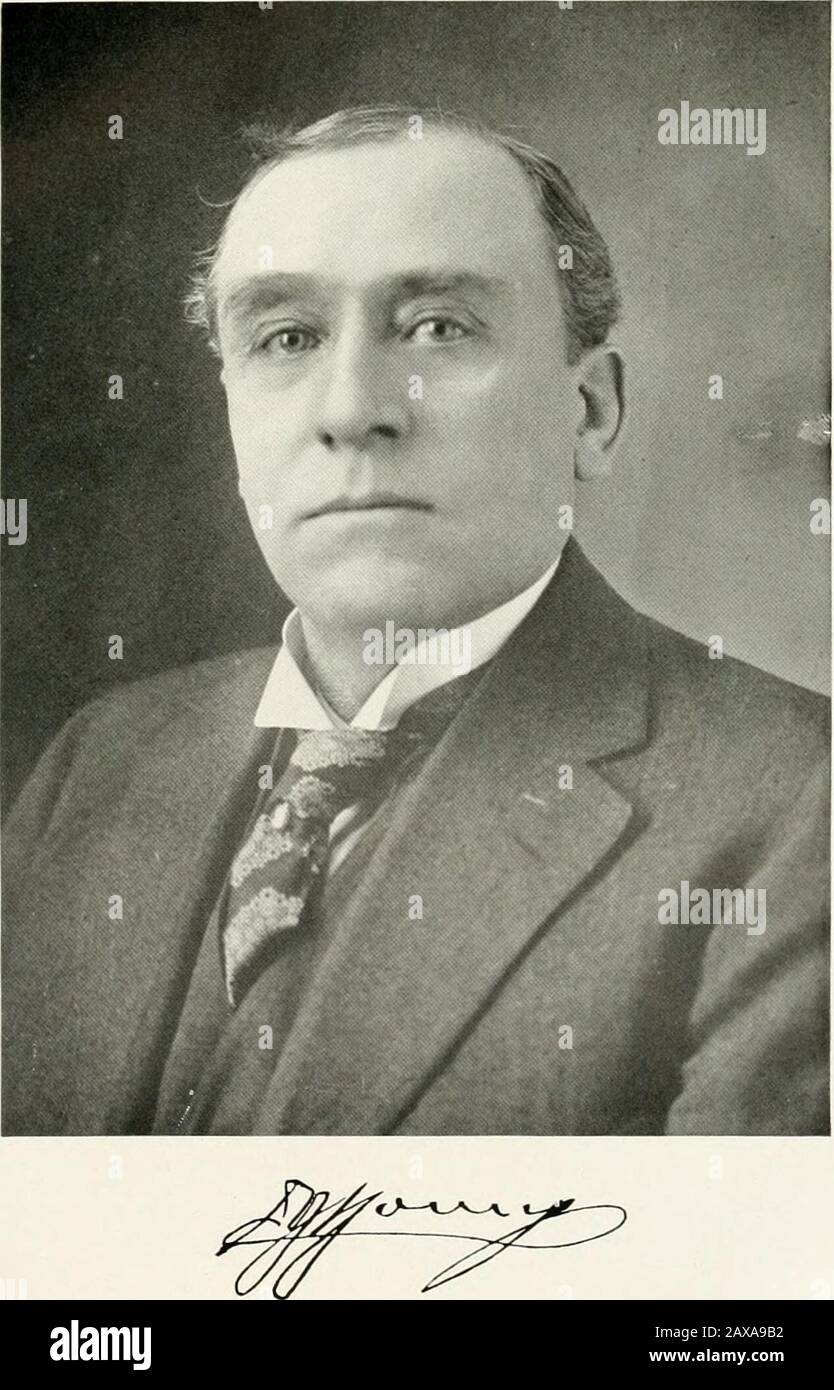 Histoire du Texas et des Texans . RS de l'État et Mme Taylor wasa cousine de l'honorable Thomas Hooper de San Antonio. Mrs.Taylor, maintenant décédé, était la mère de cinq enfants, à savoir: Thomas W., qui est associé à sa paternité dans le commerce de drogue; Haves, qui a été accidentellement shotand tué pendant la chasse dans le comté de Midland en 1908; l-auuie Bess, wlio est un diplômé d'école higli et est nonowin responsable de sa maison de pères; Cordelia, et Lena, qui sont morts à l'âge de trois ans. Thomas WoodTavlor, le fils le plus âgé, et le partenaire de son père, se sont mariés le 3 juin. 1909, à la Foire de Mlle Leta, fille de William Banque D'Images