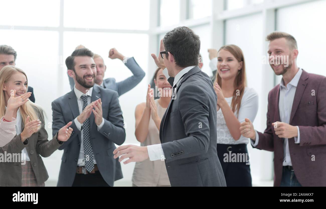 Close up. happy business colleagues shaking hands. Banque D'Images