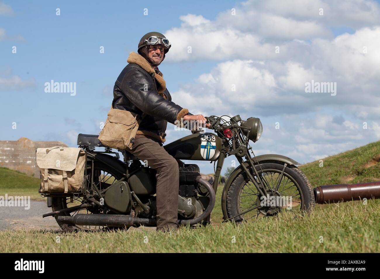 1944 BSA M20 envoie la moto du conducteur à la batterie de Longues sur Mer, Normandie, France Banque D'Images