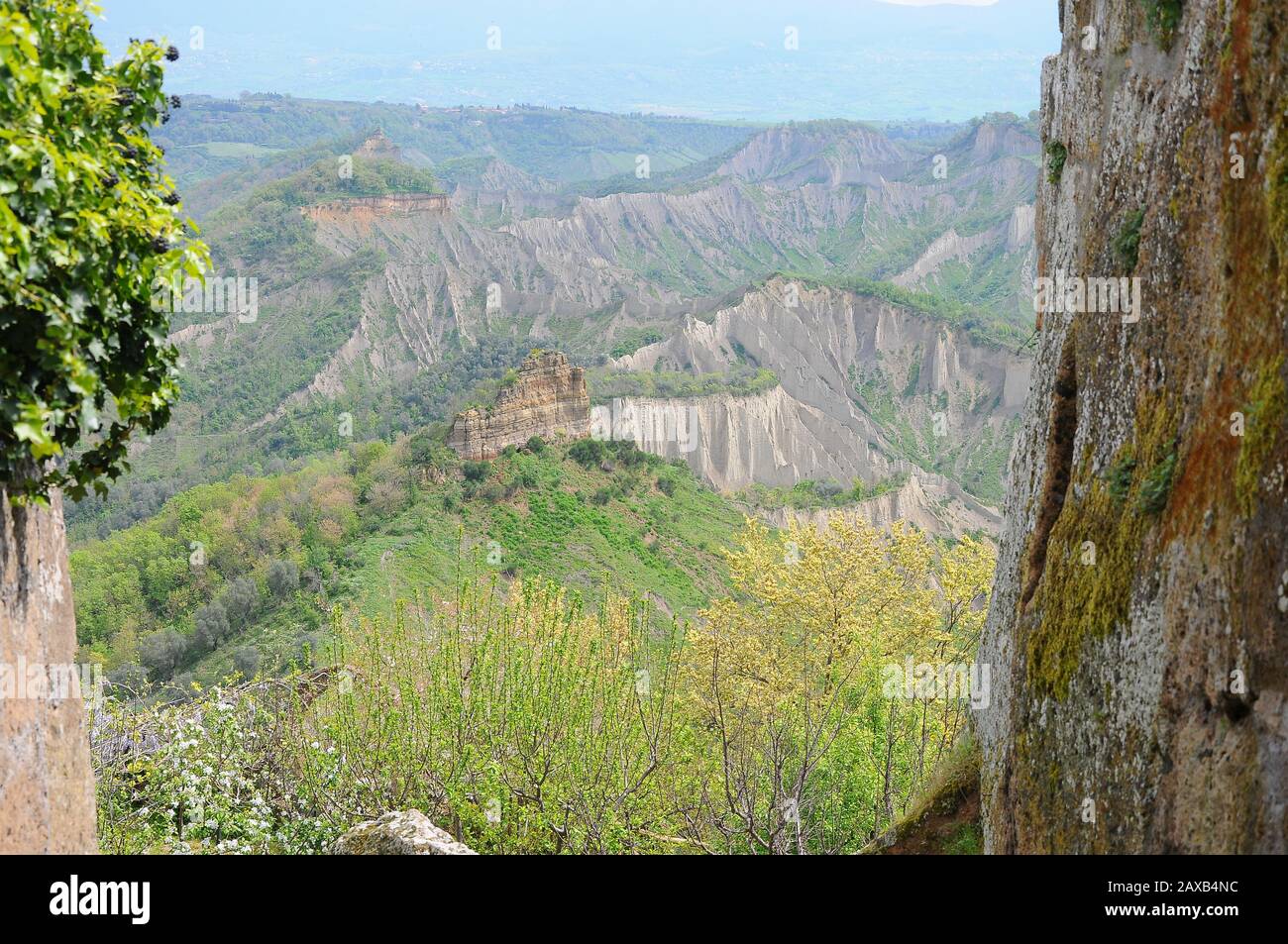 Panorama de Civita di Bagnororigio, Latium, Italie Banque D'Images