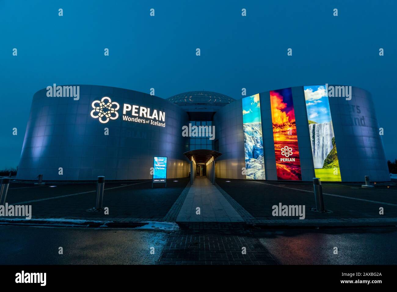 Reykjavik, Islande - 18 Janvier 2020 : Le Musée Perlan Et Le Planitarium De Reykjavik. Ce bâtiment moderne se compose de réservoirs remplis de la géothermie wa Banque D'Images