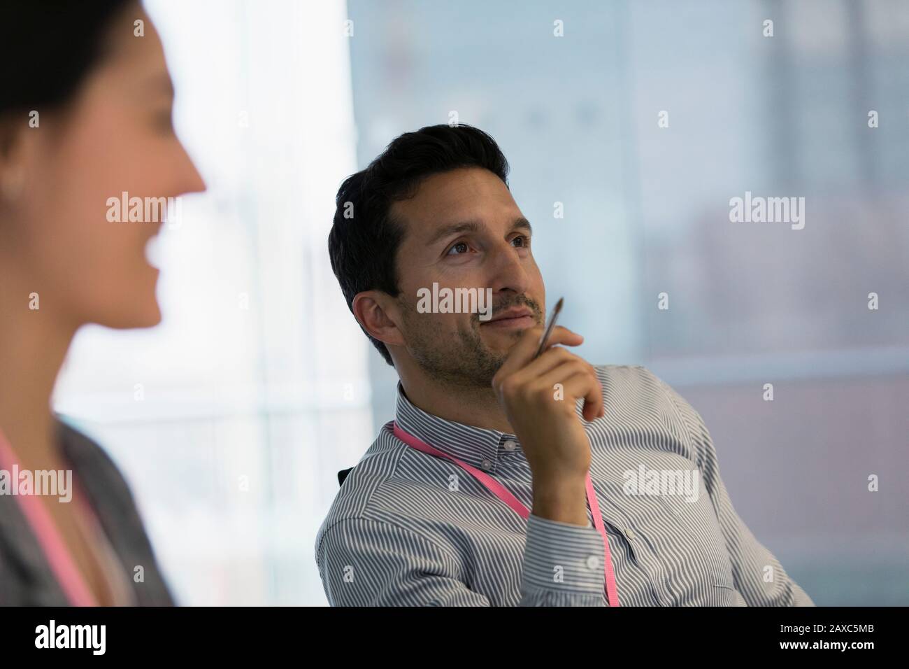 Smiling businessman listening in meeting Banque D'Images