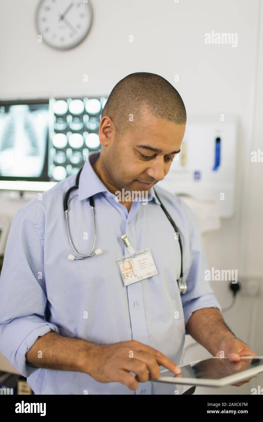Male doctor in hospital Banque D'Images