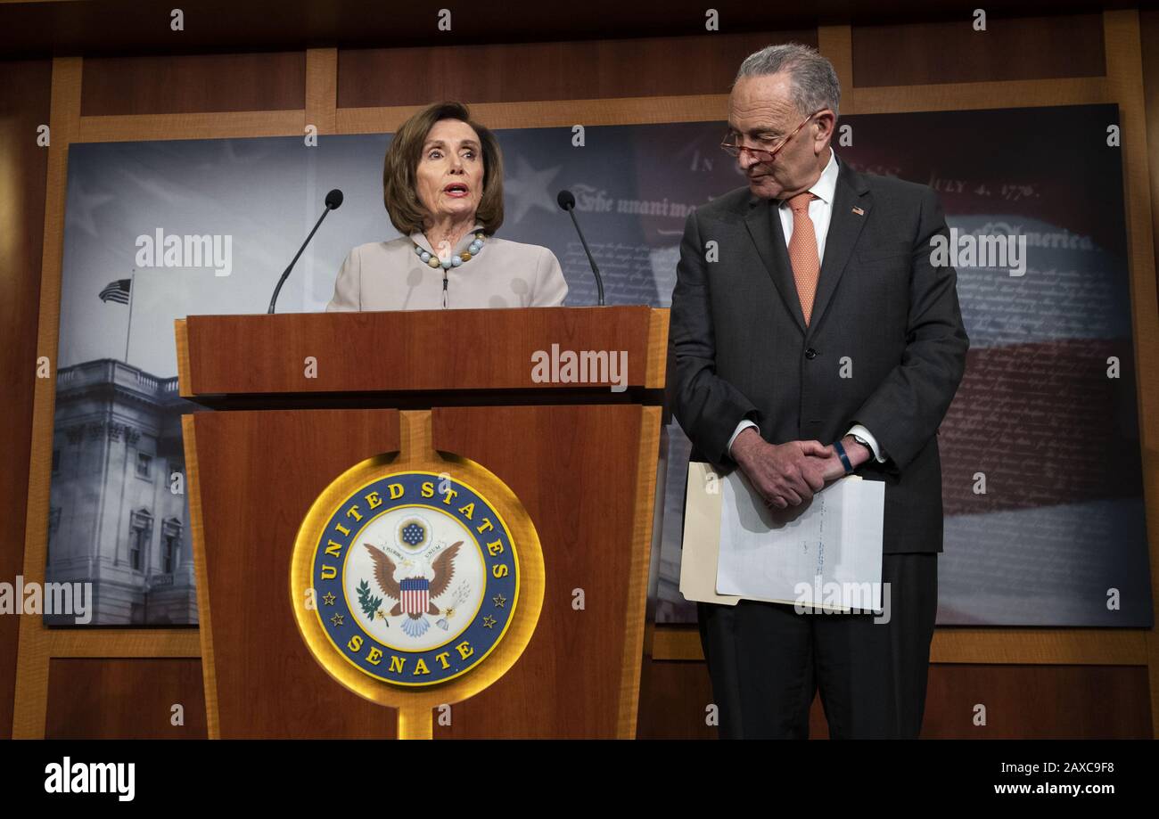 Washington, États-Unis. 11 février 2020. Le Président de la Chambre Nancy Pelosi, D-Calif., et le leader minoritaire du Sénat Charles Schumer, D-NY, parlent de la demande budgétaire du président Trump pour l'exercice 2021, sur Capitol Hill à Washington, DC, le mardi 11 février 2020. Photo de Kevin Dietsch/UPI crédit: UPI/Alay Live News Banque D'Images