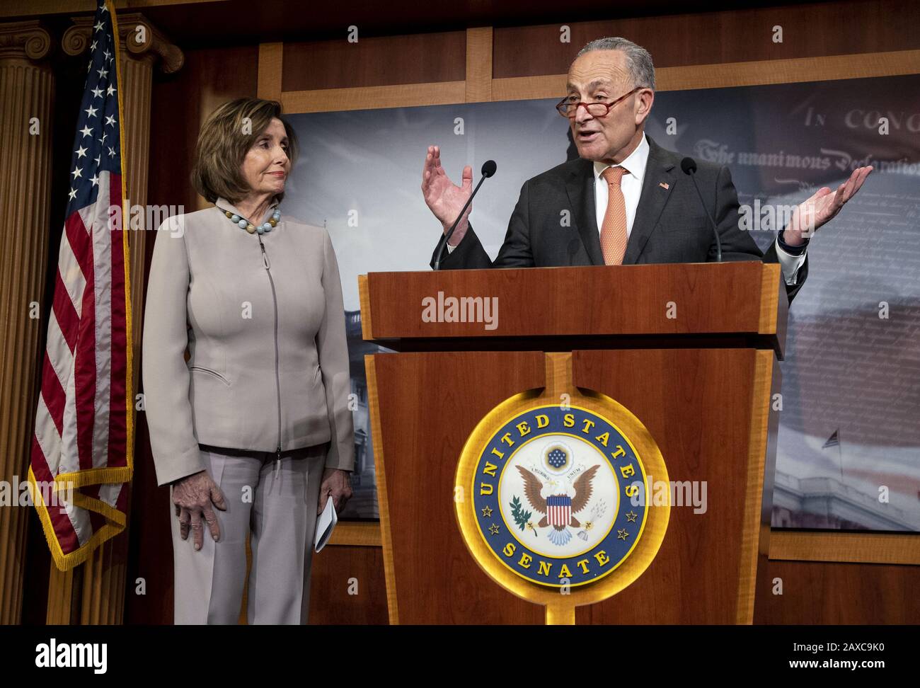 Washington, États-Unis. 11 février 2020. Le Président de la Chambre Nancy Pelosi, D-Calif., et le leader minoritaire du Sénat Charles Schumer, D-NY, parlent de la demande budgétaire du président Trump pour l'exercice 2021, sur Capitol Hill à Washington, DC, le mardi 11 février 2020. Photo de Kevin Dietsch/UPI crédit: UPI/Alay Live News Banque D'Images
