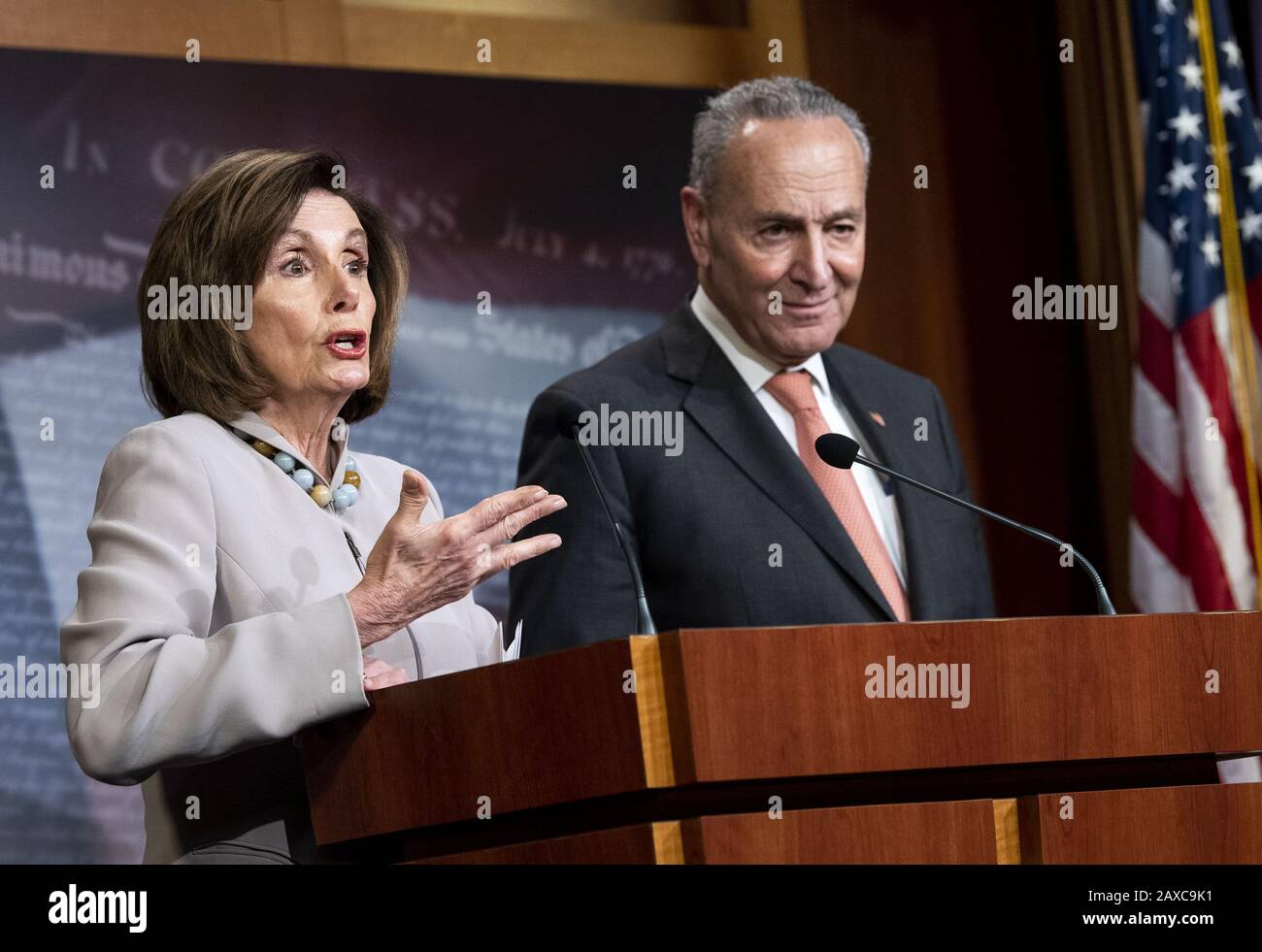 Washington, États-Unis. 11 février 2020. Le Président de la Chambre Nancy Pelosi, D-Calif., et le leader minoritaire du Sénat Charles Schumer, D-NY, parlent de la demande budgétaire du président Trump pour l'exercice 2021, sur Capitol Hill à Washington, DC, le mardi 11 février 2020. Photo de Kevin Dietsch/UPI crédit: UPI/Alay Live News Banque D'Images