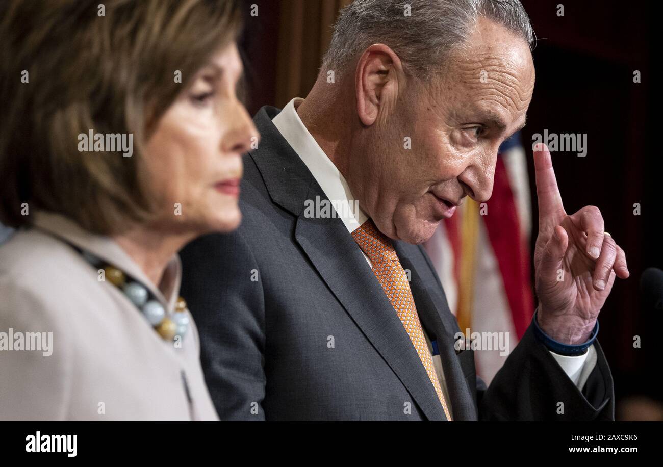 Washington, États-Unis. 11 février 2020. Le Président de la Chambre Nancy Pelosi, D-Calif., et le leader minoritaire du Sénat Charles Schumer, D-NY, parlent de la demande budgétaire du président Trump pour l'exercice 2021, sur Capitol Hill à Washington, DC, le mardi 11 février 2020. Photo de Kevin Dietsch/UPI crédit: UPI/Alay Live News Banque D'Images