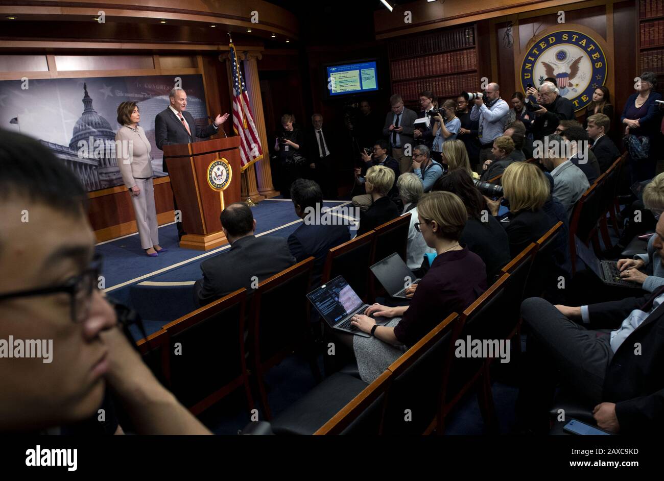 Washington, États-Unis. 11 février 2020. Le Président de la Chambre Nancy Pelosi, D-Calif., et le leader minoritaire du Sénat Charles Schumer, D-NY, parlent de la demande budgétaire du président Trump pour l'exercice 2021, sur Capitol Hill à Washington, DC, le mardi 11 février 2020. Photo de Kevin Dietsch/UPI crédit: UPI/Alay Live News Banque D'Images