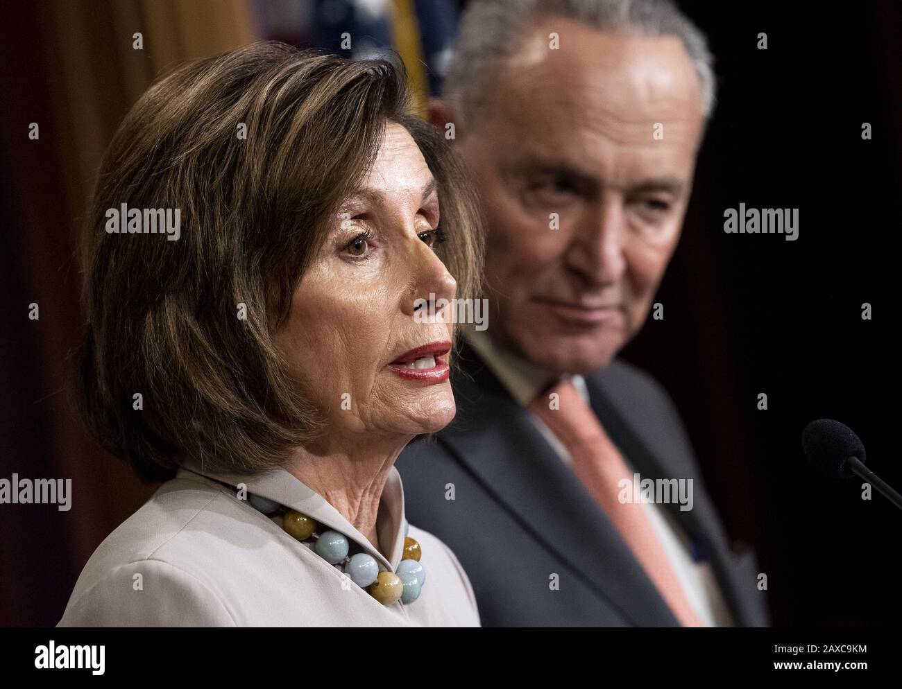 Washington, États-Unis. 11 février 2020. Le Président de la Chambre Nancy Pelosi, D-Calif., et le leader minoritaire du Sénat Charles Schumer, D-NY, parlent de la demande budgétaire du président Trump pour l'exercice 2021, sur Capitol Hill à Washington, DC, le mardi 11 février 2020. Photo de Kevin Dietsch/UPI crédit: UPI/Alay Live News Banque D'Images