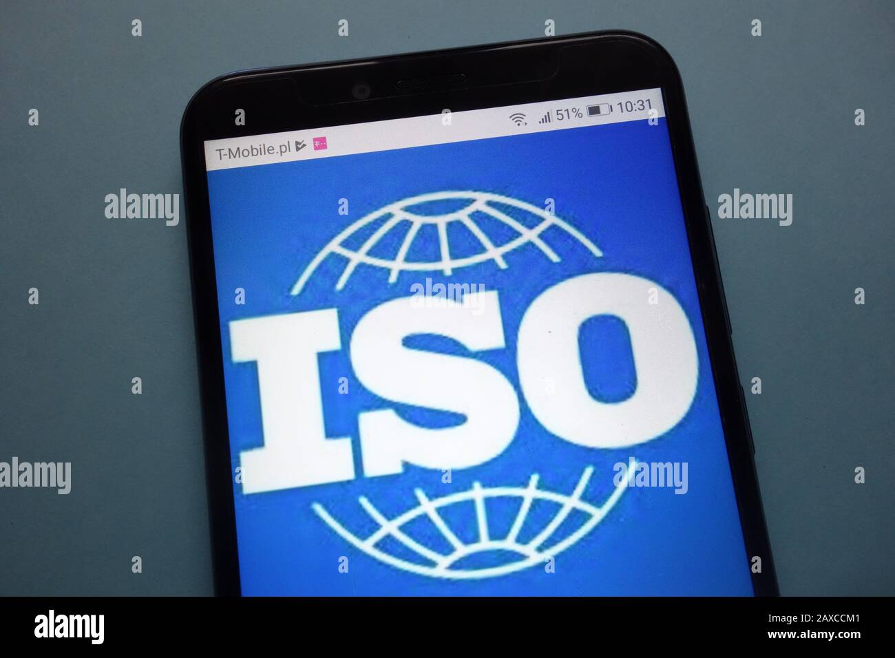 Logo de l'Organisation internationale de normalisation (ISO) sur smartphone Banque D'Images