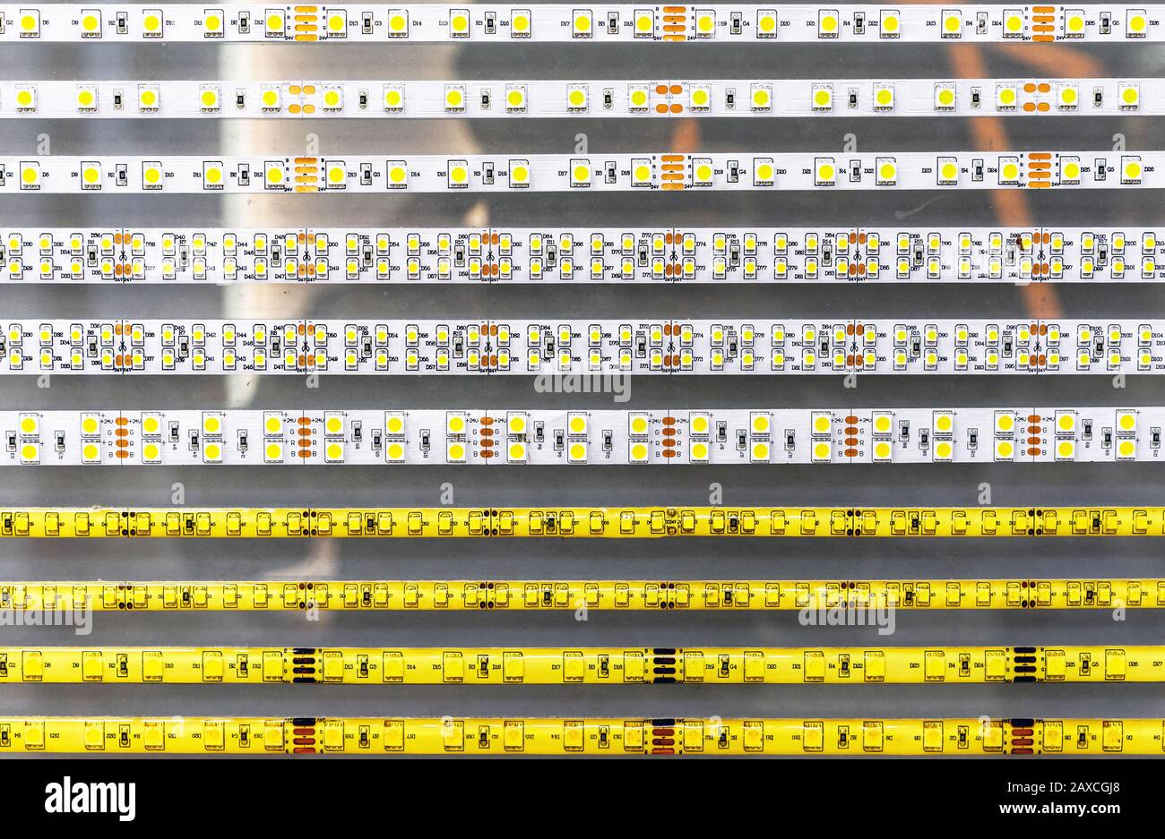 Bandes LED pour l'éclairage intérieur et extérieur, ainsi que pour les structures publicitaires et les projets multimédias. Banque D'Images