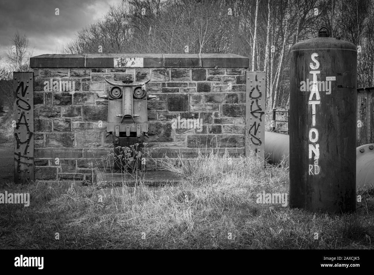 Des œuvres d'art en acier recyclé sur la route 66, La Vallée De La Spene Greenway, un itinéraire de 11 kilomètres sur le réseau national de cycles, reliant Dewsbury à Oakenshaw. Banque D'Images