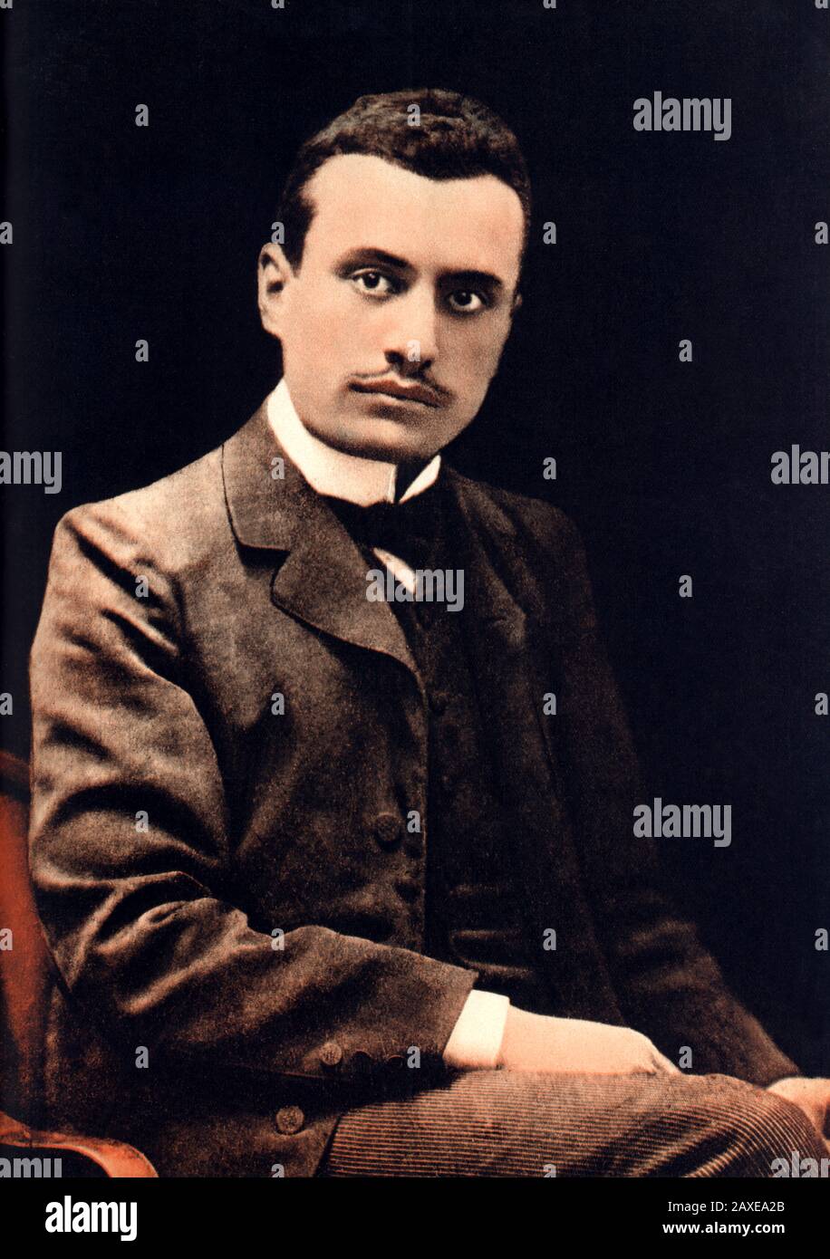 1910 CA , ITALIE : Le fasciste italien Duce BENITO MUSSOLINI ( Predappio, 29 juillet 1883 ‚Äì Giulino di Mezzegra, 28 avril 1945 ) - ritratto - portrait - POLITICA - POLISO - ITALIA - POLITIC - portrait - ITALY - FASSISMO - FASCISME - FASSISTA - ITALIA - personnalité personnalités quand était jeune - personalità da giovane giovani €---- Archivio GBB Banque D'Images